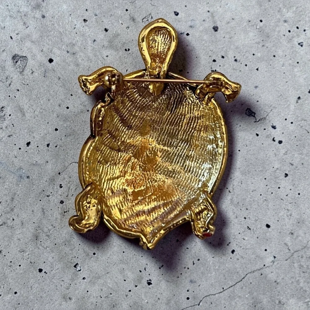 Beautiful Gold Turtle Decorative Brooch
